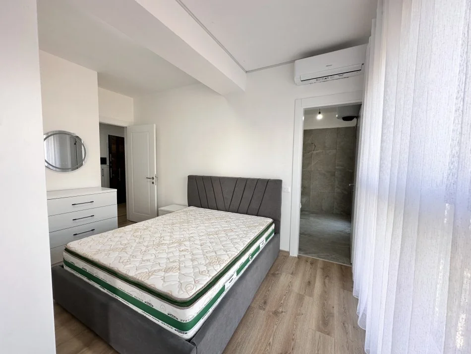 Tirane, jepet me qera apartament 2+1+Ballkon Kati 4, 120 m² 600 € 
