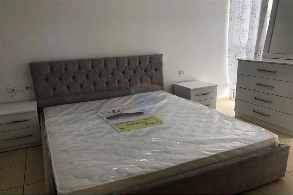 Tirane, jepet me qera apartament Kati 3, 60 m² 330 € 