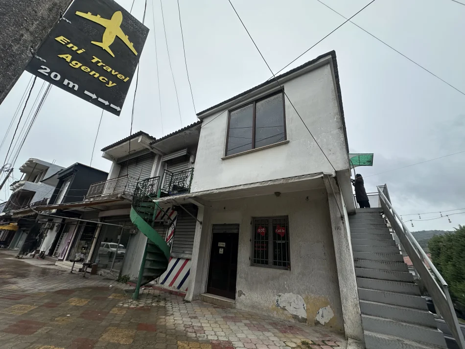 Tirane, jepet me qera dyqan Kati 2, 45 m² (Ndroq)