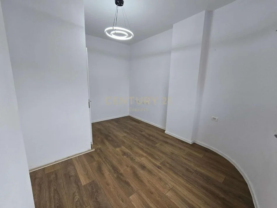 Tirane, shitet apartament 2+1 Kati 5, 76 m² 189.000 € (Sheshi Avni Rustemi,Pazari Ri!)