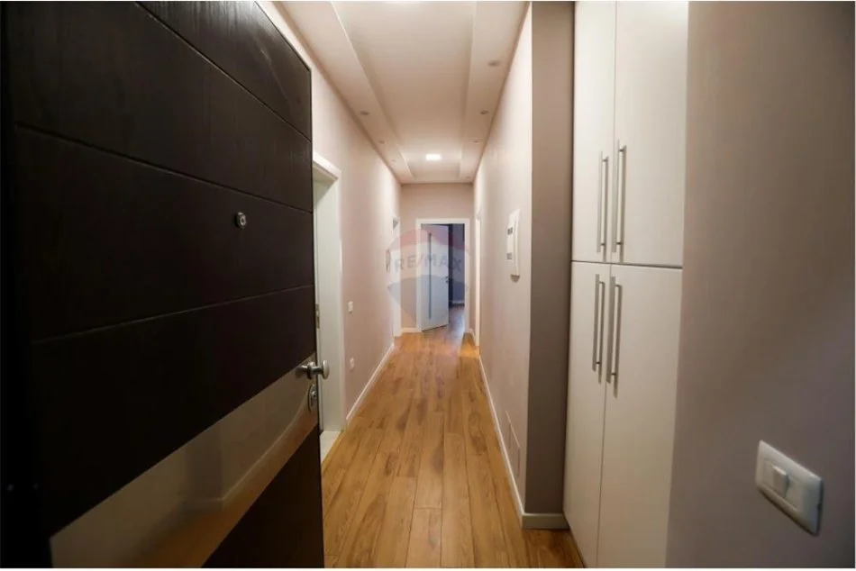 Tirane, jepet me qera apartament Kati 7, 120 m² 1.200 € 