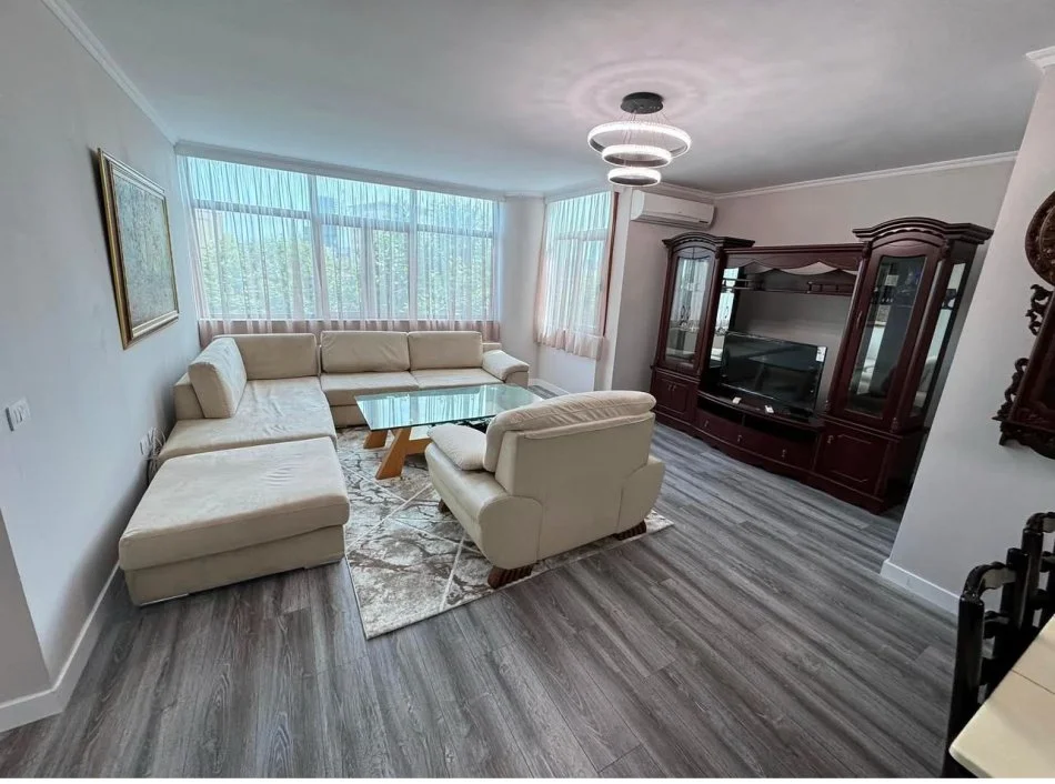 Tirane, jepet me qera apartament 2+1 , 95 m² 600 € (Stacioni Trenit)