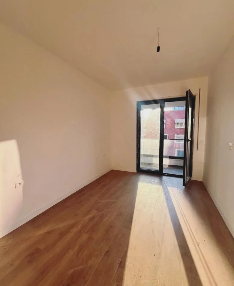 Shqiperi, jepet me qera apartament 1+1+Ballkon , 65 m² 500 € (Komuna e Parisit)