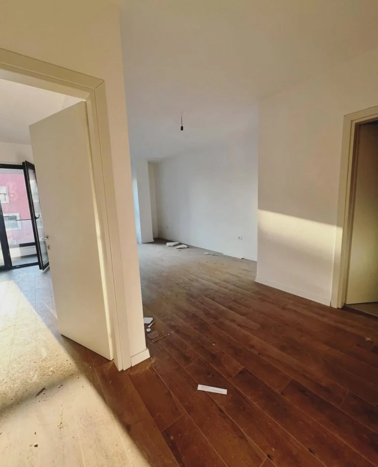 Shqiperi, jepet me qera apartament 1+1+Ballkon , 65 m² 500 € (Komuna e Parisit)