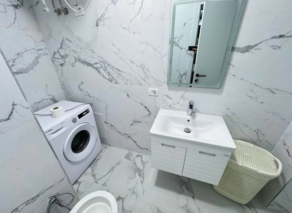 Tirane, jepet me qera apartament 2+1 , 95 m² 600 € (Stacioni Trenit)