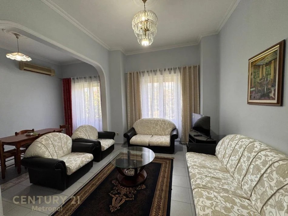Tirane, jepet me qera apartament 2+1 Kati 4, 70 m² 550 € 