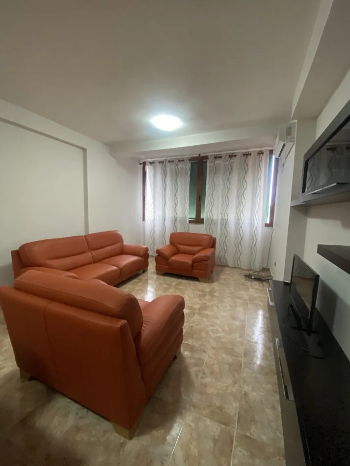 Tirane, jepet me qera apartament 2+1 Kati 10, 84 m² 650 € (Rruga Kavajes)