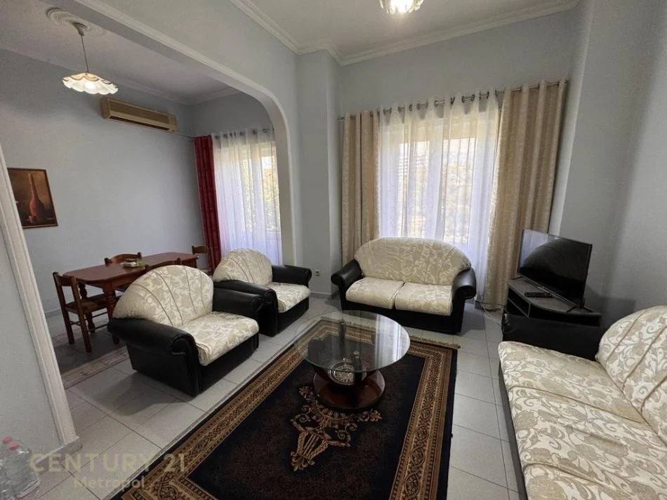 Tirane, jepet me qera apartament 2+1 Kati 4, 70 m² 550 € 