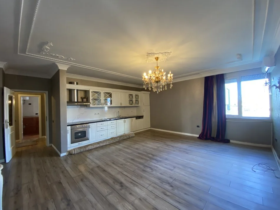 Tirane, shes apartament 2+1+Ballkon Kati 4, 125 m² 365.000 € (Bllok)