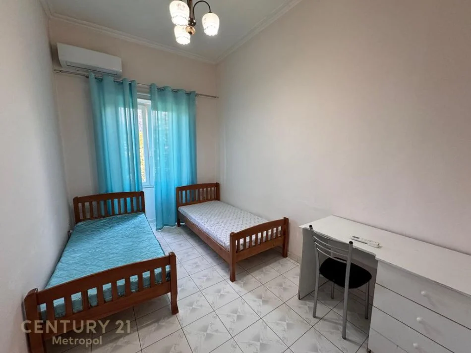 Tirane, jepet me qera apartament 2+1 Kati 4, 70 m² 550 € 