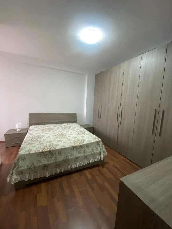 Tirane, jepet me qera apartament 2+1 Kati 10, 84 m² 650 € (Rruga Kavajes)