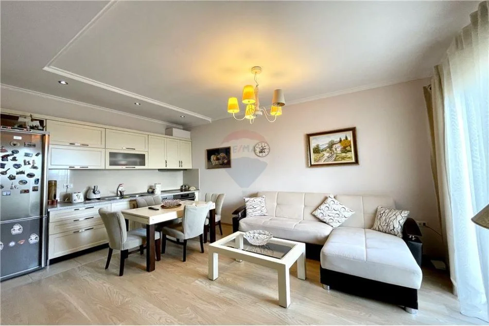 Tirane, jepet me qera apartament 1+1+Aneks+Ballkon , 73 m² 600 € (Rruga e Kavajes)