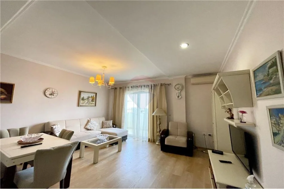 Tirane, jepet me qera apartament 1+1+Aneks+Ballkon , 73 m² 600 € (Rruga e Kavajes)