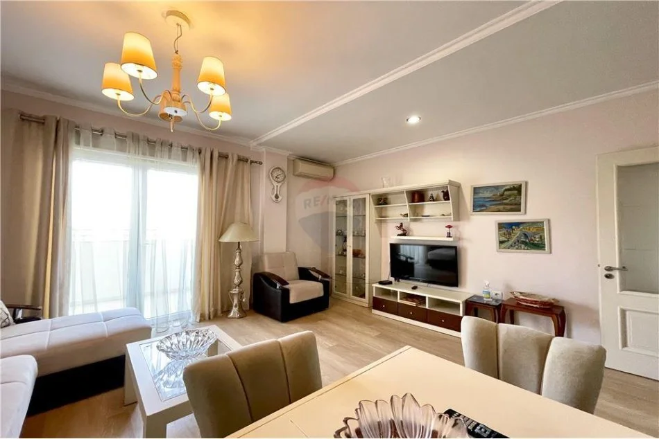 Tirane, jepet me qera apartament 1+1+Aneks+Ballkon , 73 m² 600 € (Rruga e Kavajes)