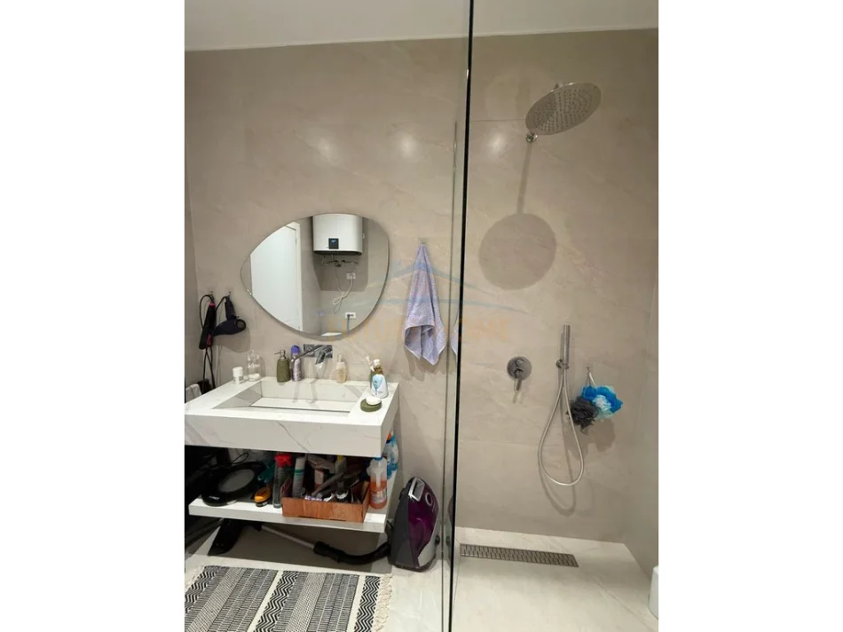 Tirane, jepet me qera apartament 1+1 Kati 9, 65 m² 800 € 