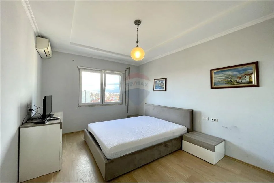 Tirane, jepet me qera apartament 1+1+Aneks+Ballkon , 73 m² 600 € (Rruga e Kavajes)