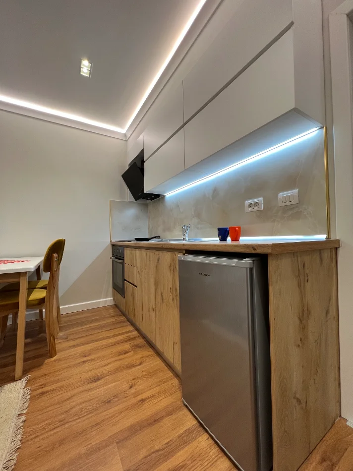 Tirane, jepen me qera 2 apartamente 1+1+Aneks+Ballkon Kati 0, 70 m² 700 € (Prane Spitalit Amerikan 2)