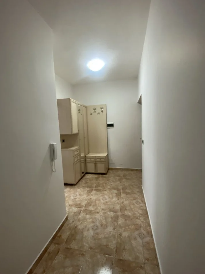 Tirane, jepet me qera apartament 2+1 Kati 10, 84 m² 650 € (Rruga Kavajes)
