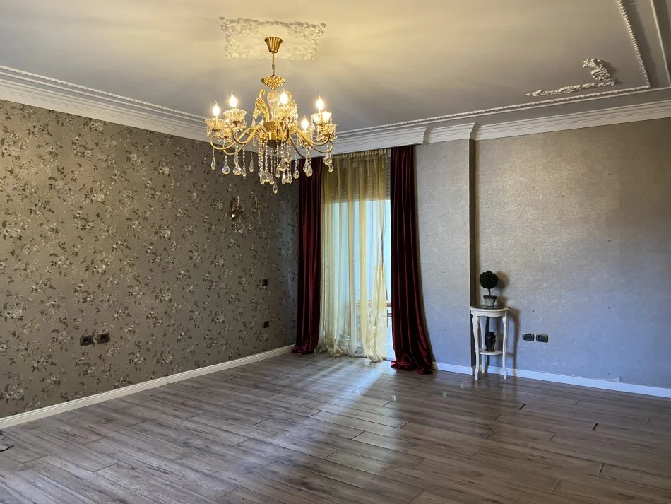 Tirane, shes apartament 2+1+Ballkon Kati 4, 125 m² 365.000 € (Bllok)