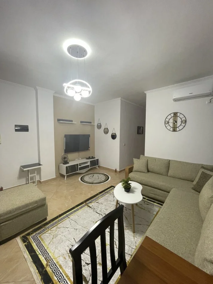 Tirane, jepet me qera apartament 2+1 Kati 5, 80 m² 500 € (Blloku Ambasadave)