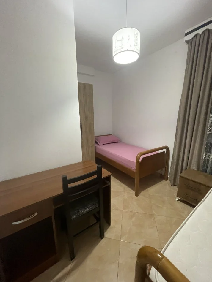 Tirane, jepet me qera apartament 2+1 Kati 5, 80 m² 500 € (Blloku Ambasadave)