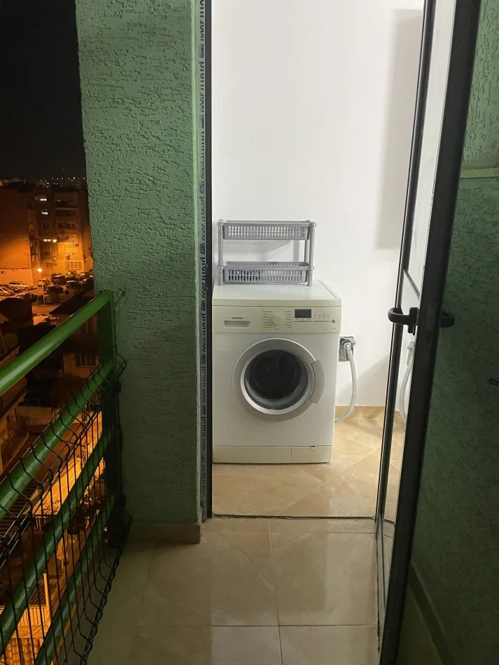 Tirane, jepet me qera apartament 2+1 Kati 5, 80 m² 500 € (Blloku Ambasadave)
