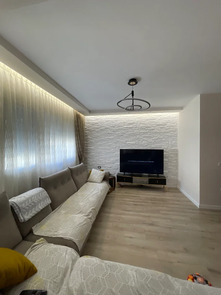 Tirane, shitet apartament 3+1+Ballkon Kati 7, 136 m² 350.000 € (Komuna e parisir)