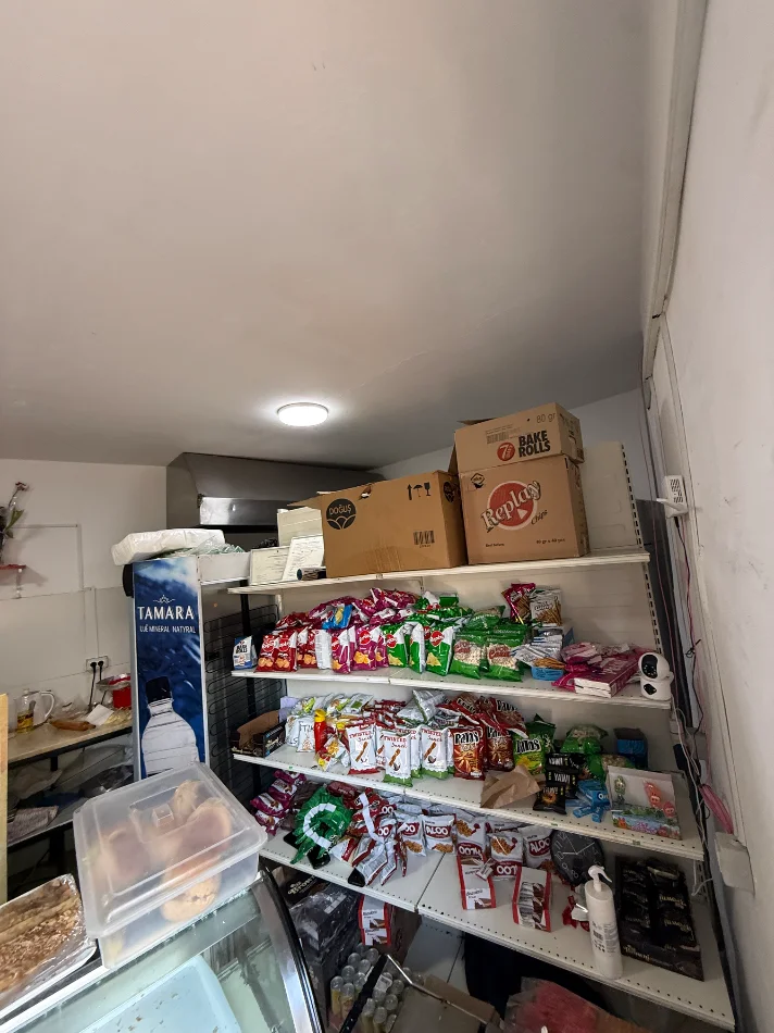 Shitet ambjent biznesi ne Laprake  nga Pronari, pa-komision Kati 0, 28 m² 90.000 € (Laprake)