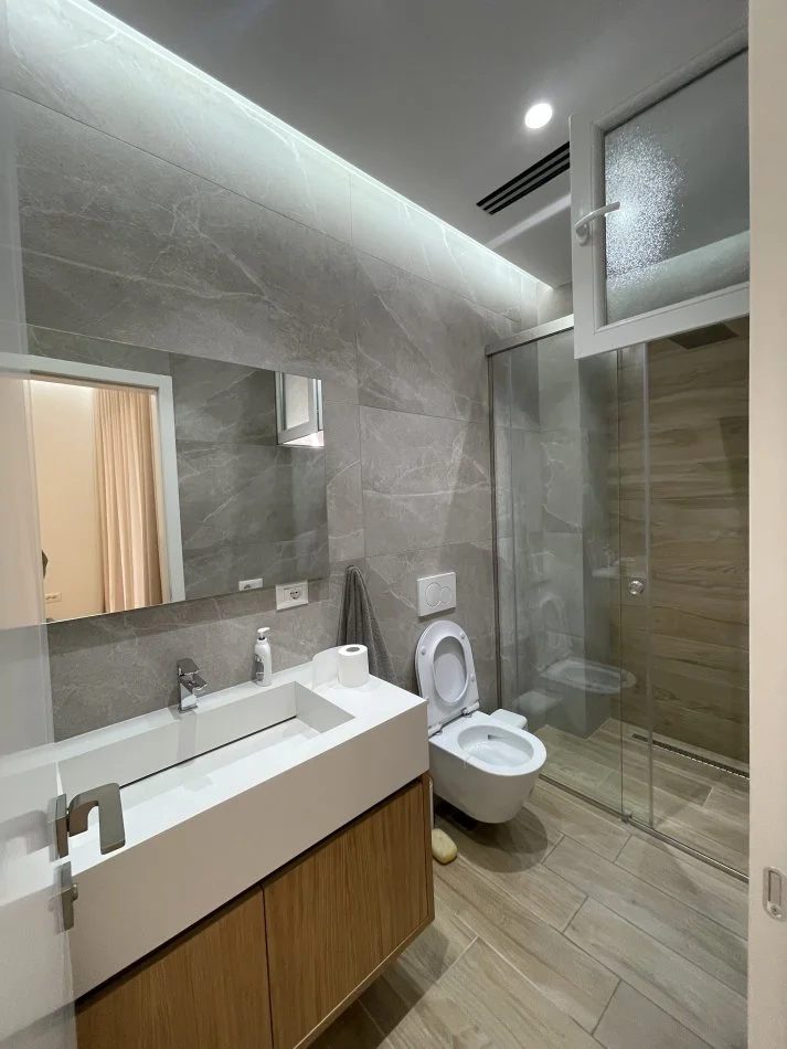 Tirane, jepet me qera apartament 2+1+Ballkon Kati 5, 110 m² 800 € (Rruga selita e vjeter)