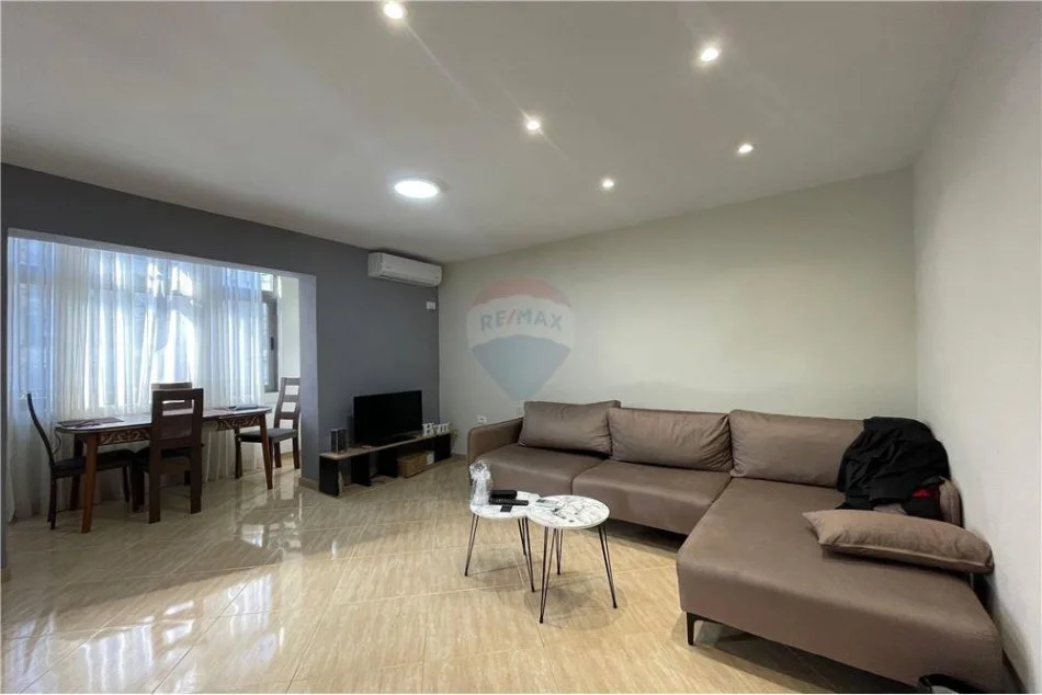 Tirane, jepet me qera apartament Kati 4, 60 m² 400 € 