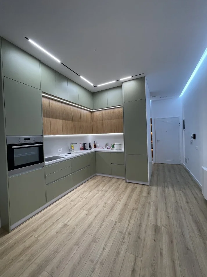 Tirane, jepet me qera apartament 2+1+Ballkon Kati 5, 110 m² 800 € (Rruga selita e vjeter)