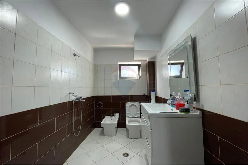 Tirane, jepet me qera apartament Kati 4, 60 m² 400 € 