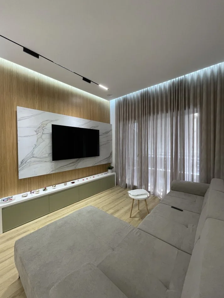 Tirane, jepet me qera apartament 2+1+Ballkon Kati 5, 110 m² 800 € (Rruga selita e vjeter)