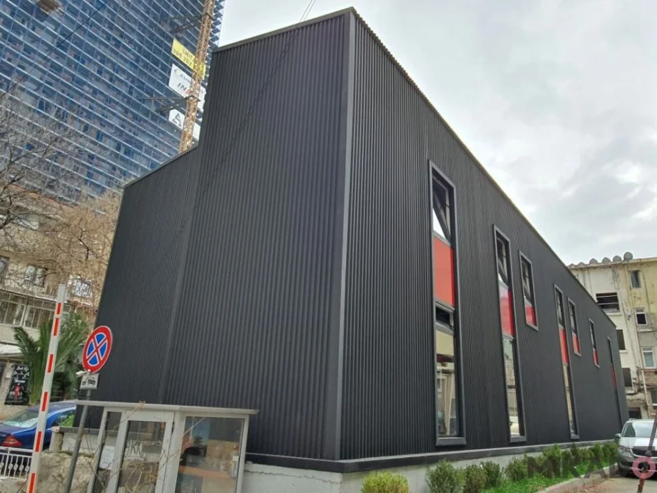 Tirane, jepet me qera magazine Kati 0, 350 m² 5.000 € (Rruga kavajes)