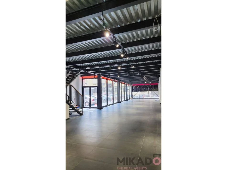 Tirane, jepet me qera magazine Kati 0, 350 m² 5.000 € (Rruga kavajes)