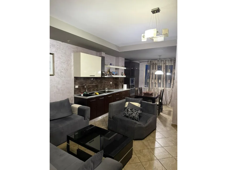 Tirane, jepet me qera apartament 2+1 Kati 3, 75 m² 600 € (Rruga r Kavajes)