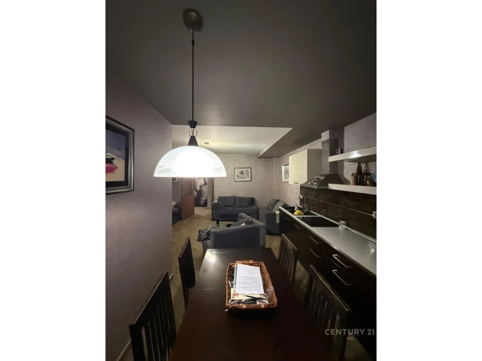 Tirane, jepet me qera apartament 2+1 Kati 3, 75 m² 600 € (Rruga r Kavajes)