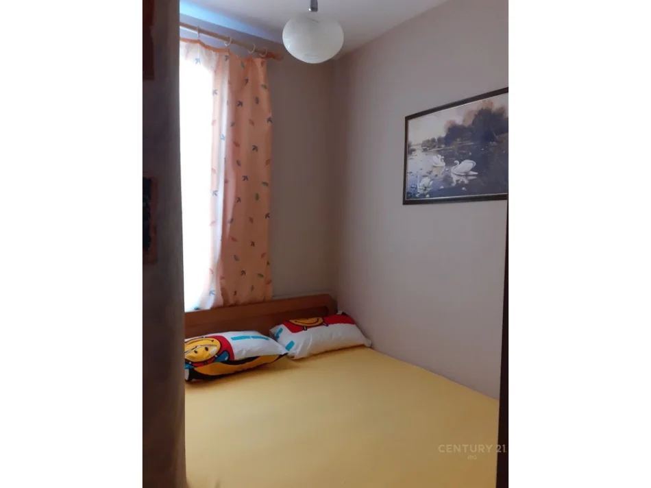 Tirane, jepet me qera apartament 2+1 Kati 3, 75 m² 600 € (Rruga r Kavajes)