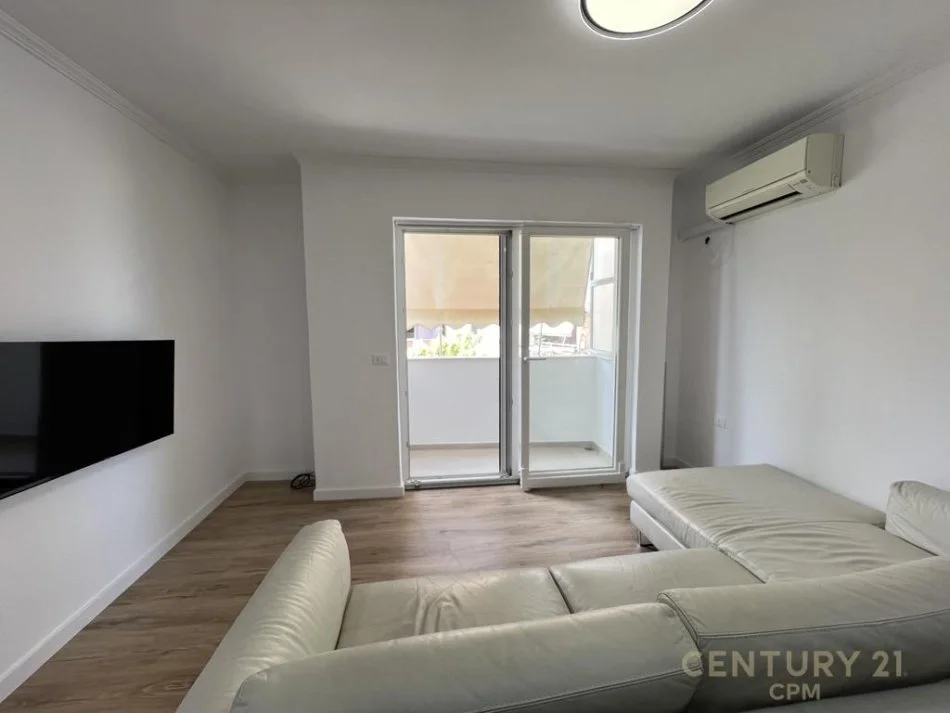 Tirane, jepet me qera apartament 1+1 Kati 3, 80 m² 750 € 
