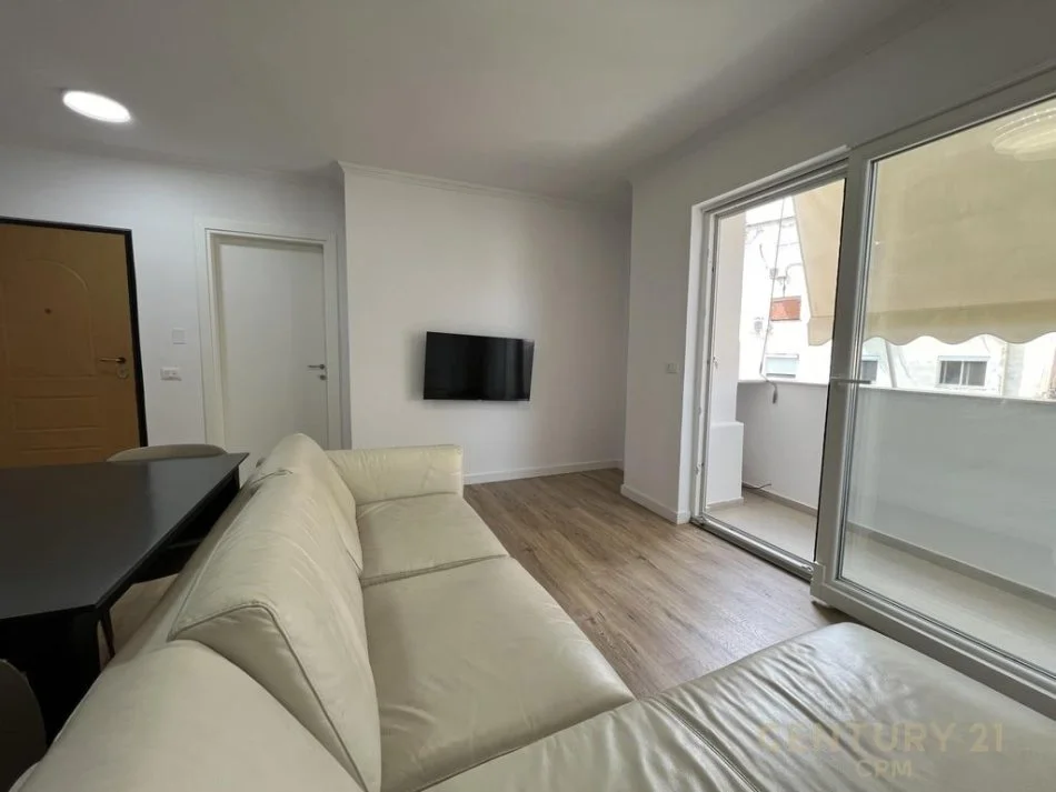 Tirane, jepet me qera apartament 1+1 Kati 3, 80 m² 750 € 