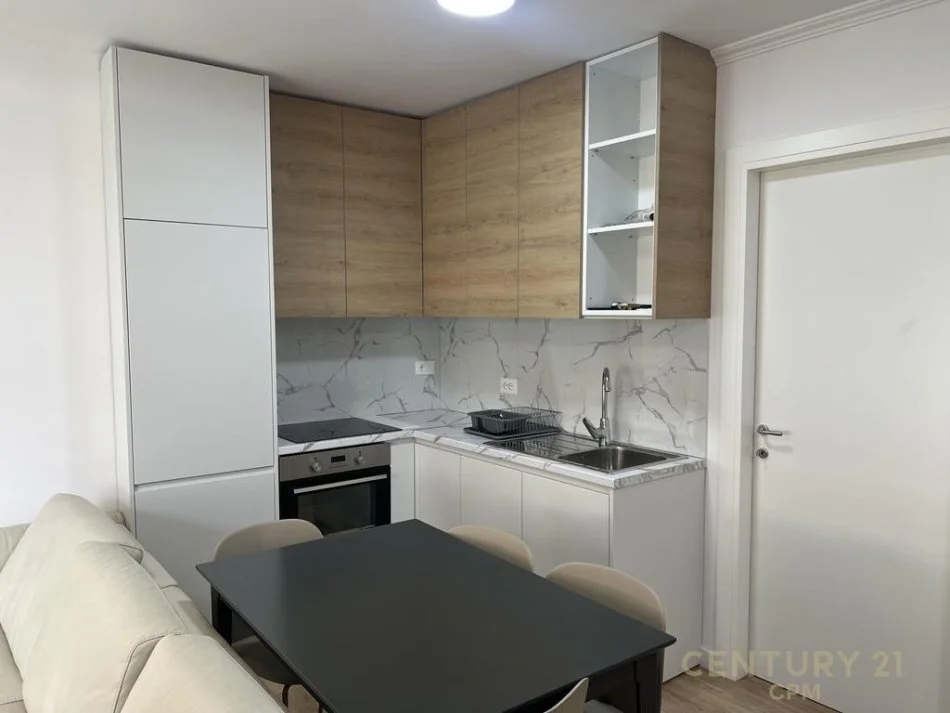 Tirane, jepet me qera apartament 1+1 Kati 3, 80 m² 750 € 
