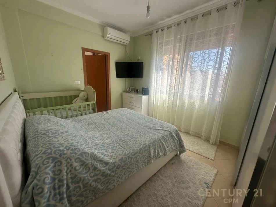 Tirane, jepet me qera 2+1 Kati 8, 109 m² 500 € 