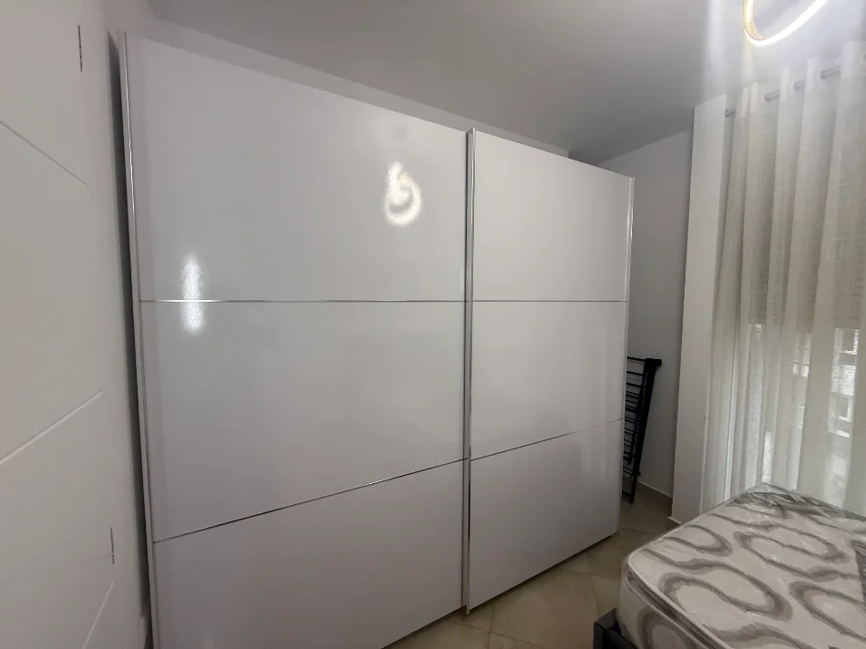 Tirane, jepet me qera apartament 2+1,Rr.Barrikadave,Kati 4, 85 m² ,80.000 lek