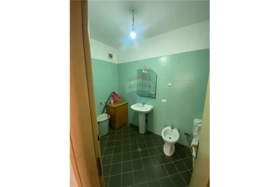 Tirane, jepet me qera apartament Kati 8, 86 m² 350 € 