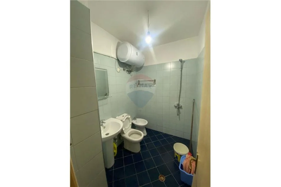 Tirane, jepet me qera apartament Kati 8, 86 m² 350 € 