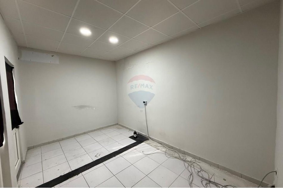 Tirane, jap me qera zyre Kati 3, 202 m² 850 € (Brryli)
