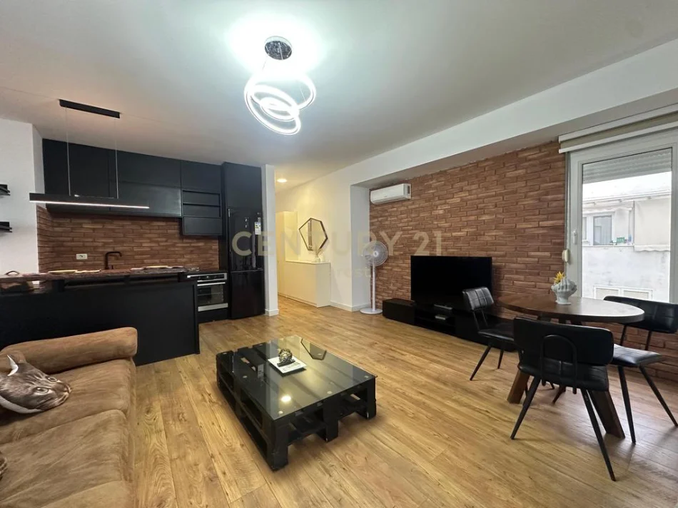Tirane, jap me qera apartament 1+1 Kati 1, 79 m² 600 € (Kodra e diellit)