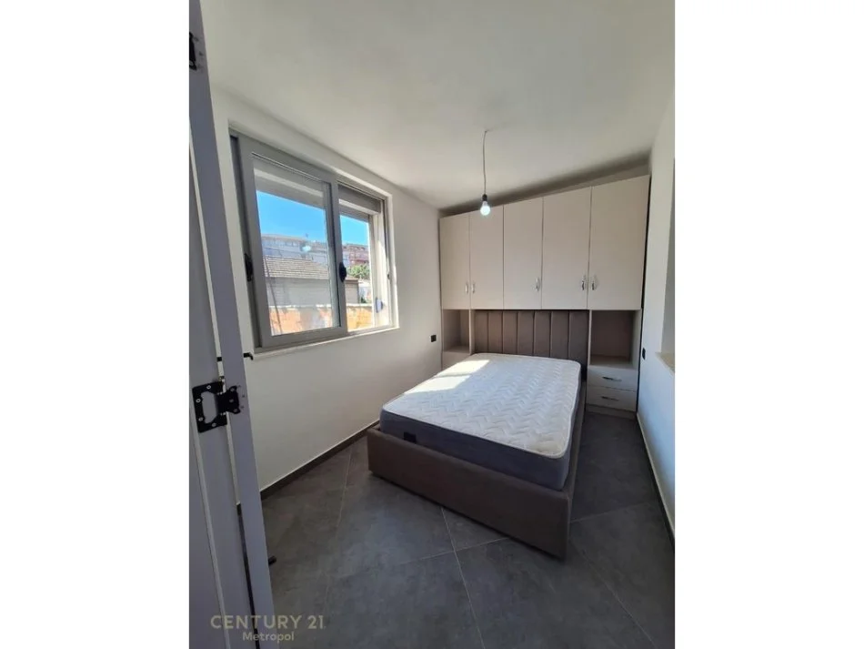 Tirane, jepet me qera apartament 2+1 Kati 2, 90 m² 700 € 