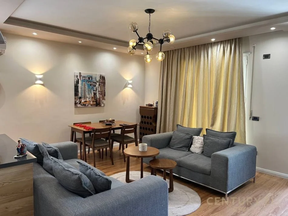 Tirane, jepet me qera apartament 2+1 , 2 m² 700 € 