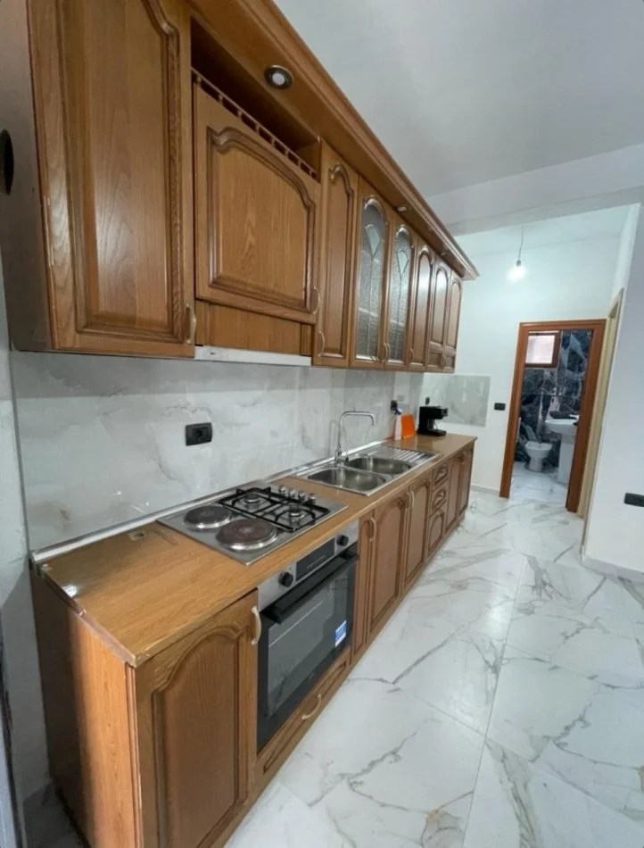 Tirane, jepet me qera shtepi 1+1 Kati 1, (Çelo Ibraj)
